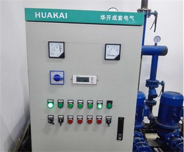 安裝，調(diào)試中的換熱機(jī)組電器柜